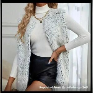 Super cuter woman’s vest very fluffy